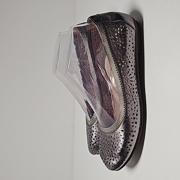 Vionic Metallic Flats - Picture 9 of 14